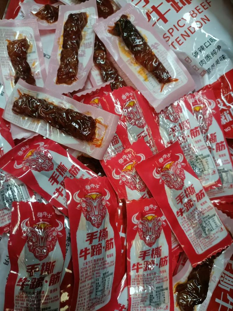 牛筋零食，网红小吃，Q弹有嚼劲，一件二十斤网红地推货