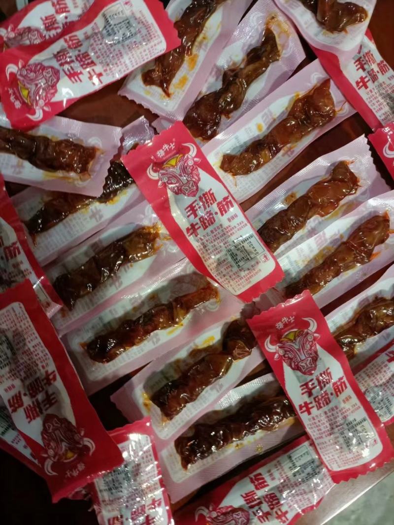 牛筋零食，网红小吃，Q弹有嚼劲，一件二十斤网红地推货