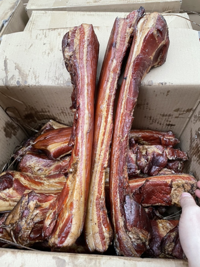 黄五花腊肉三线五花肉黑五花黄腊肉批发
