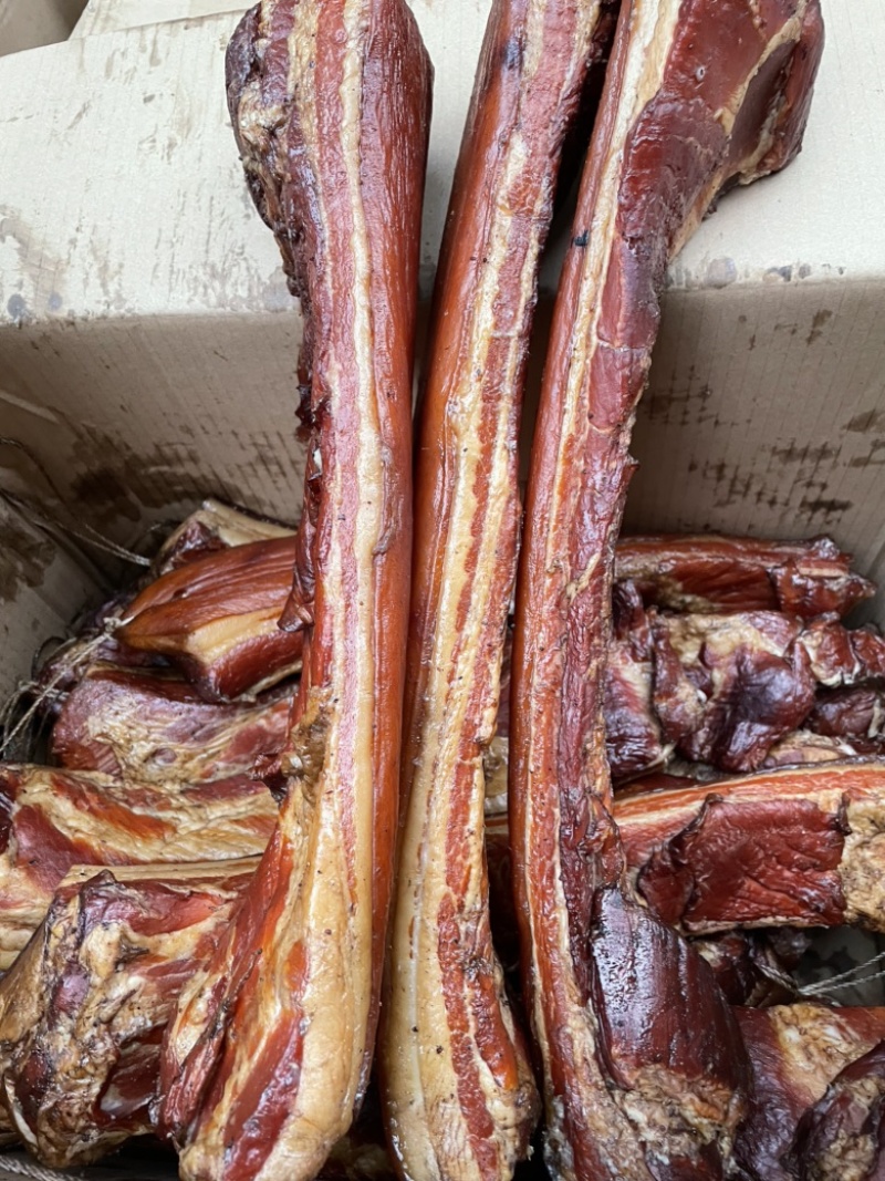 黄五花腊肉三线五花肉黑五花黄腊肉批发