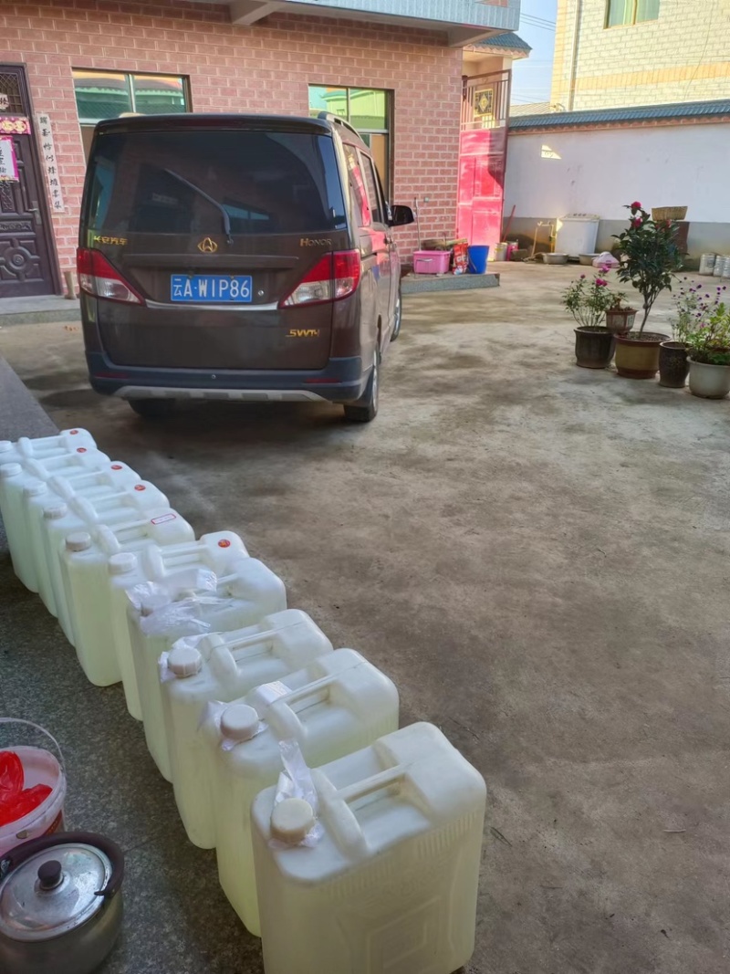 【白酒】自家酿造白酒，纯粮食酒，量大从优欢迎联系
