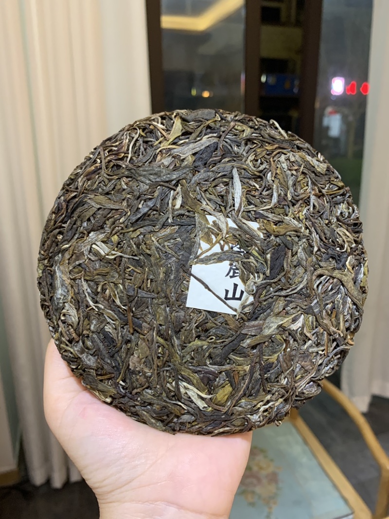 支持定制2022年困鹿山普洱茶生茶饼200克