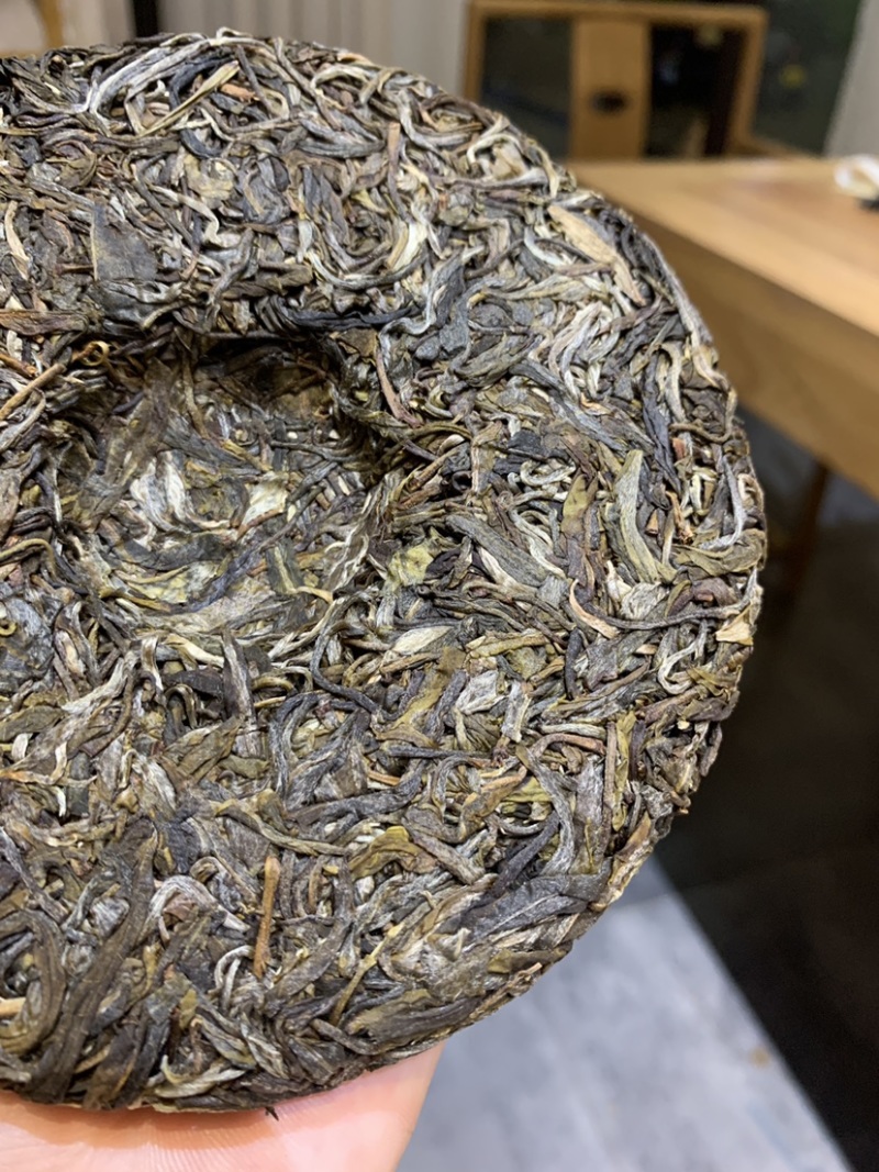 支持定制2022年困鹿山普洱茶生茶饼200克