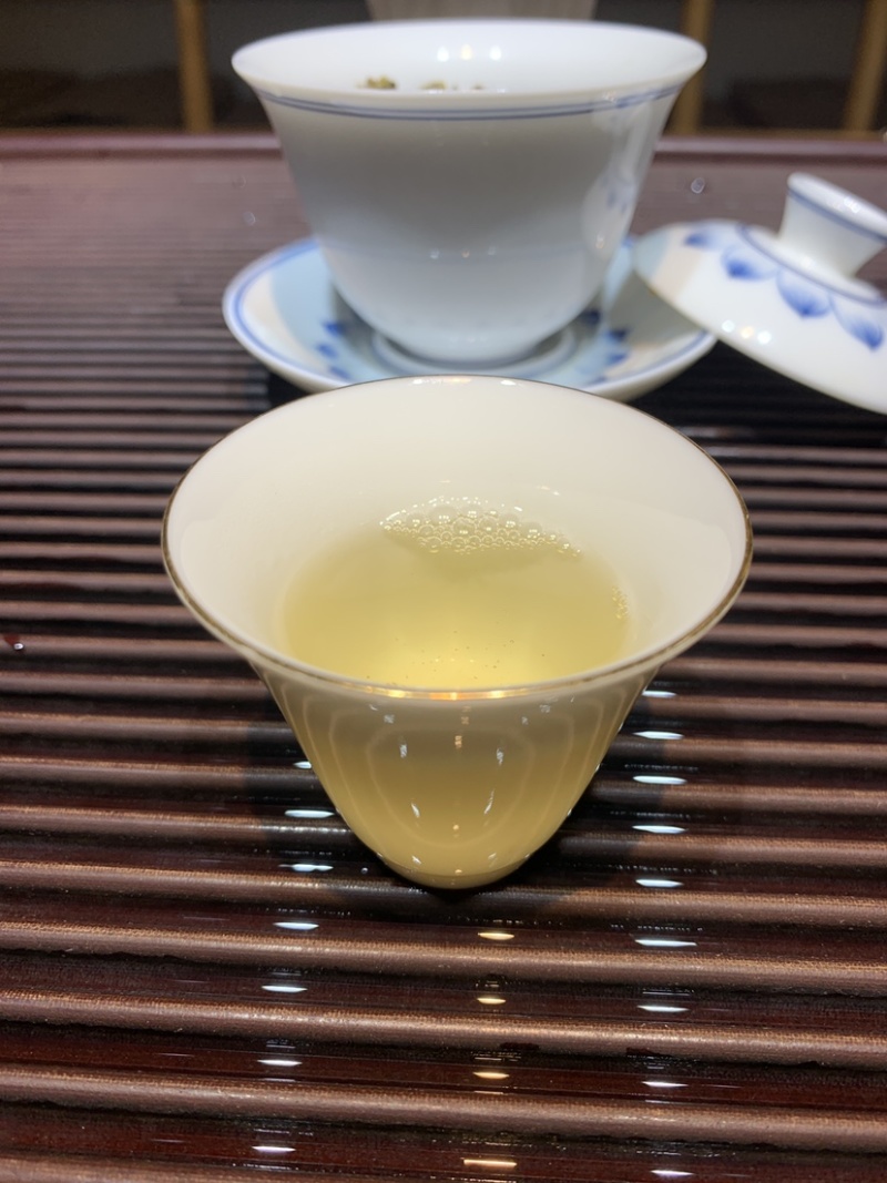 支持定制2022年困鹿山普洱茶生茶饼200克