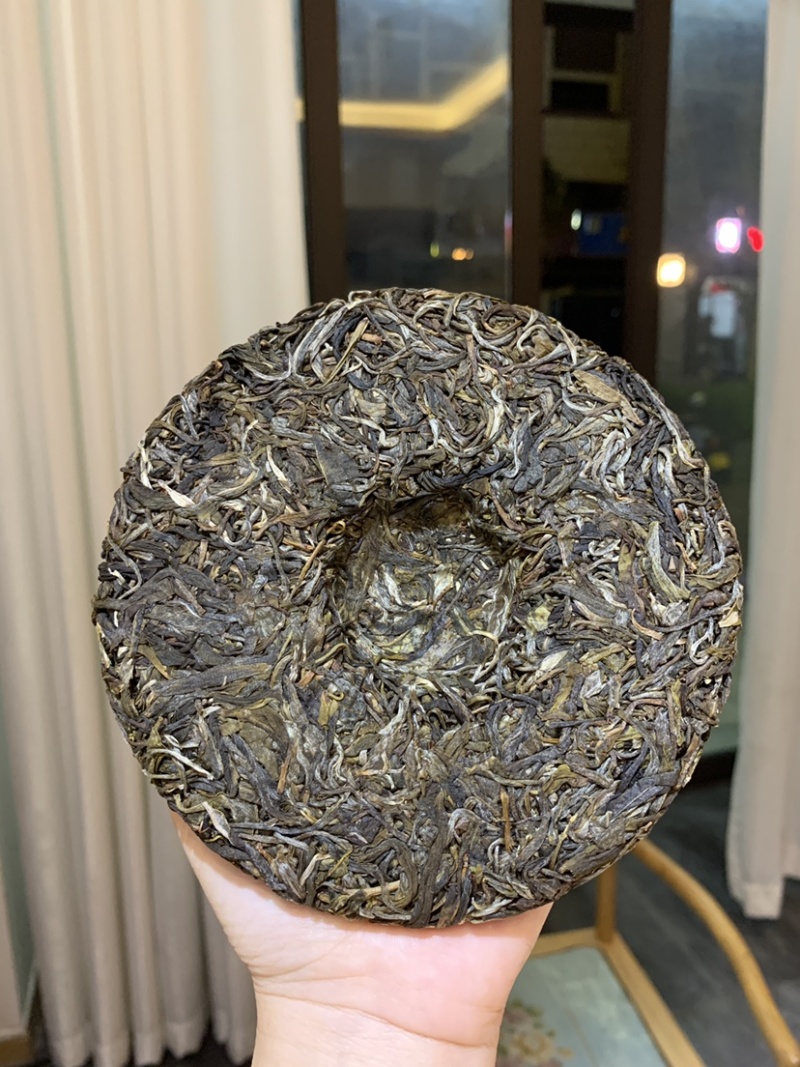 支持定制2022年困鹿山普洱茶生茶饼200克