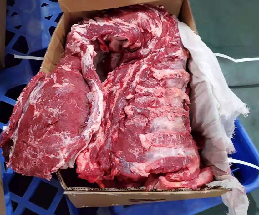 新鲜土豆与牛肉的搭配图