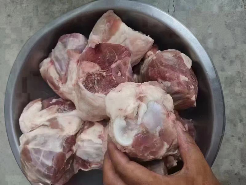 去皮小肘子，带皮小肘子，筒骨尖，大肘子都有，现货实拍
