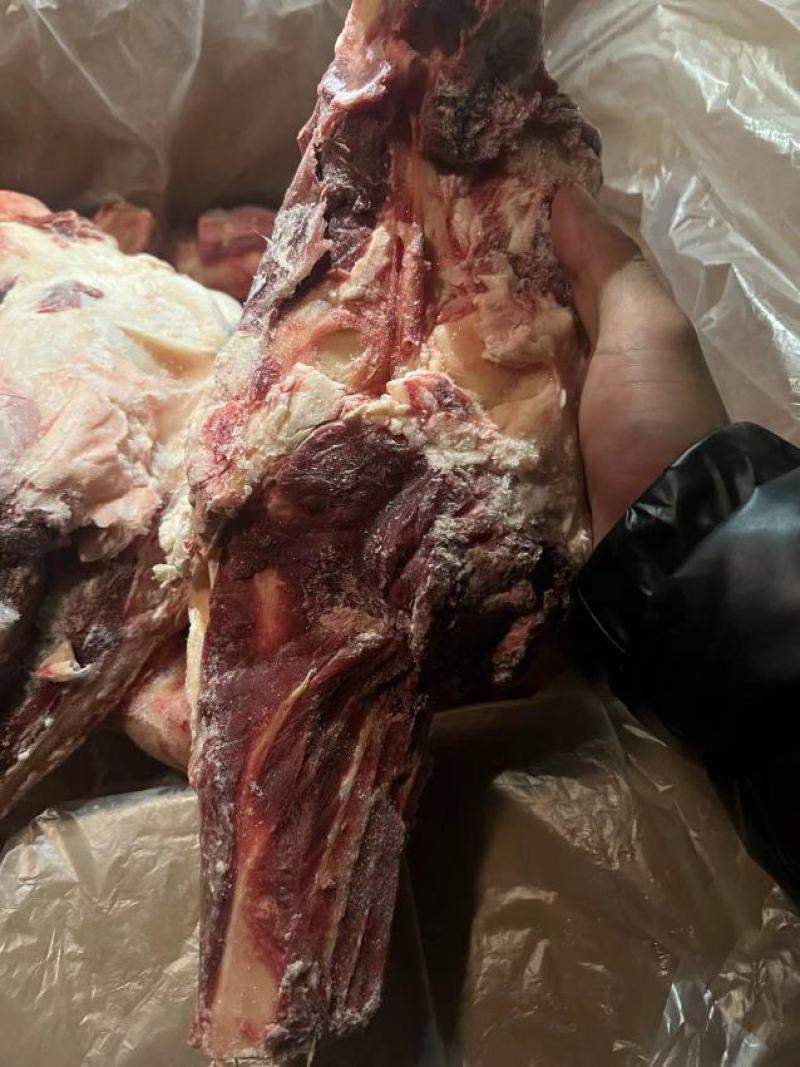 精品牛腿骨，满骨髓，肉含量相当不错，厂家一手货源质量保证