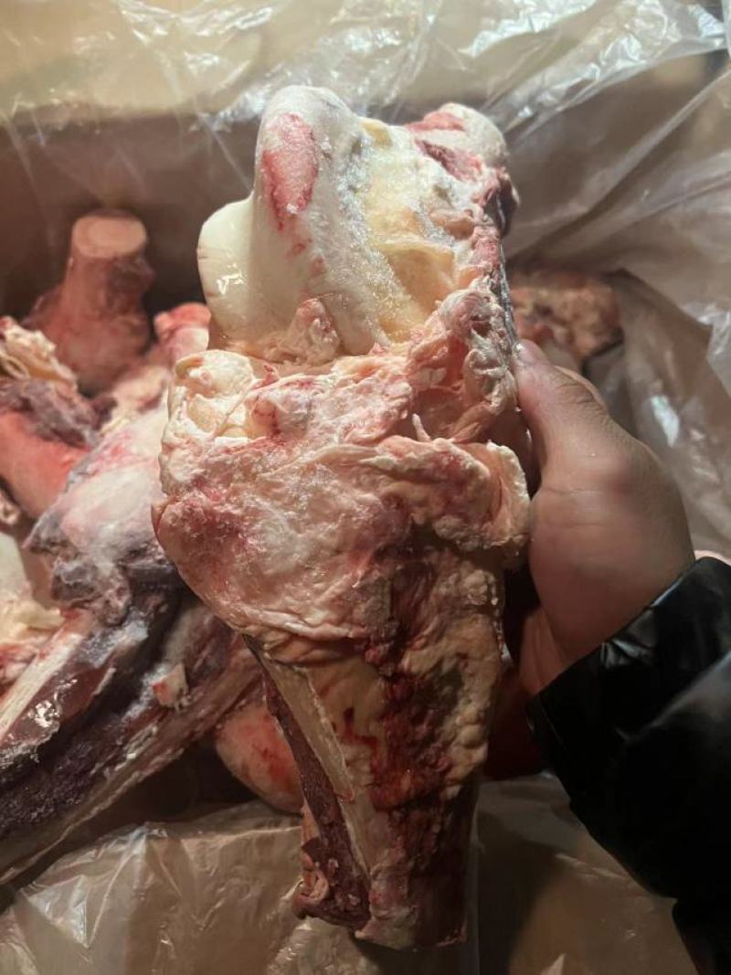 精品牛腿骨，满骨髓，肉含量相当不错，厂家一手货源质量保证
