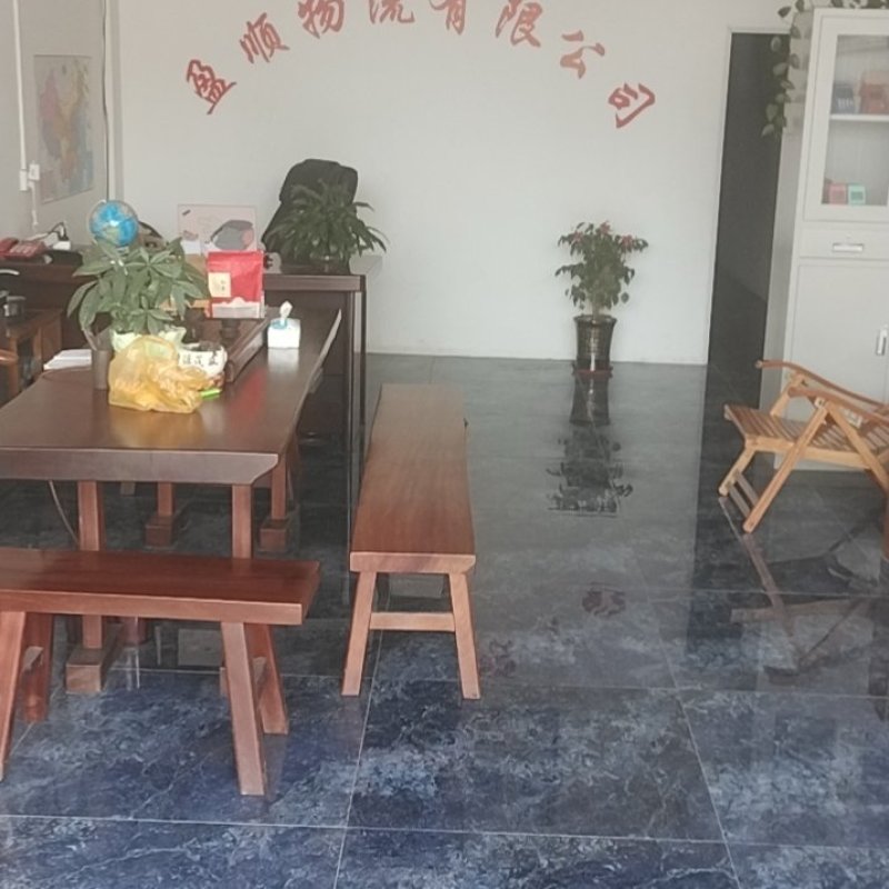承接全国各地货运运输，物流信息咨询，高栏，平板，冷藏车等