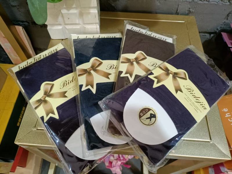 精品成人打底裤200双左右。