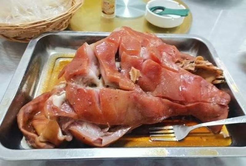 鸿运当头，劈半猪脸，猪头，山东临沂亿鑫副食常年对外发货。