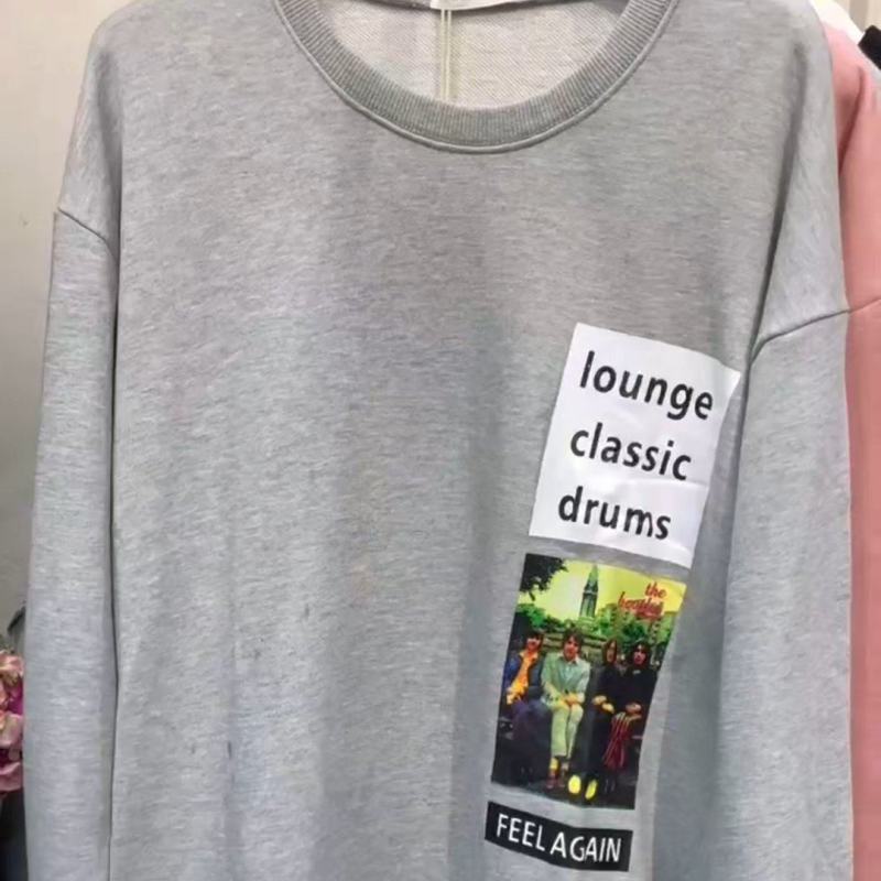 实体店精品男装卫衣。