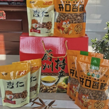 各种包装的开口杏核，杏仁