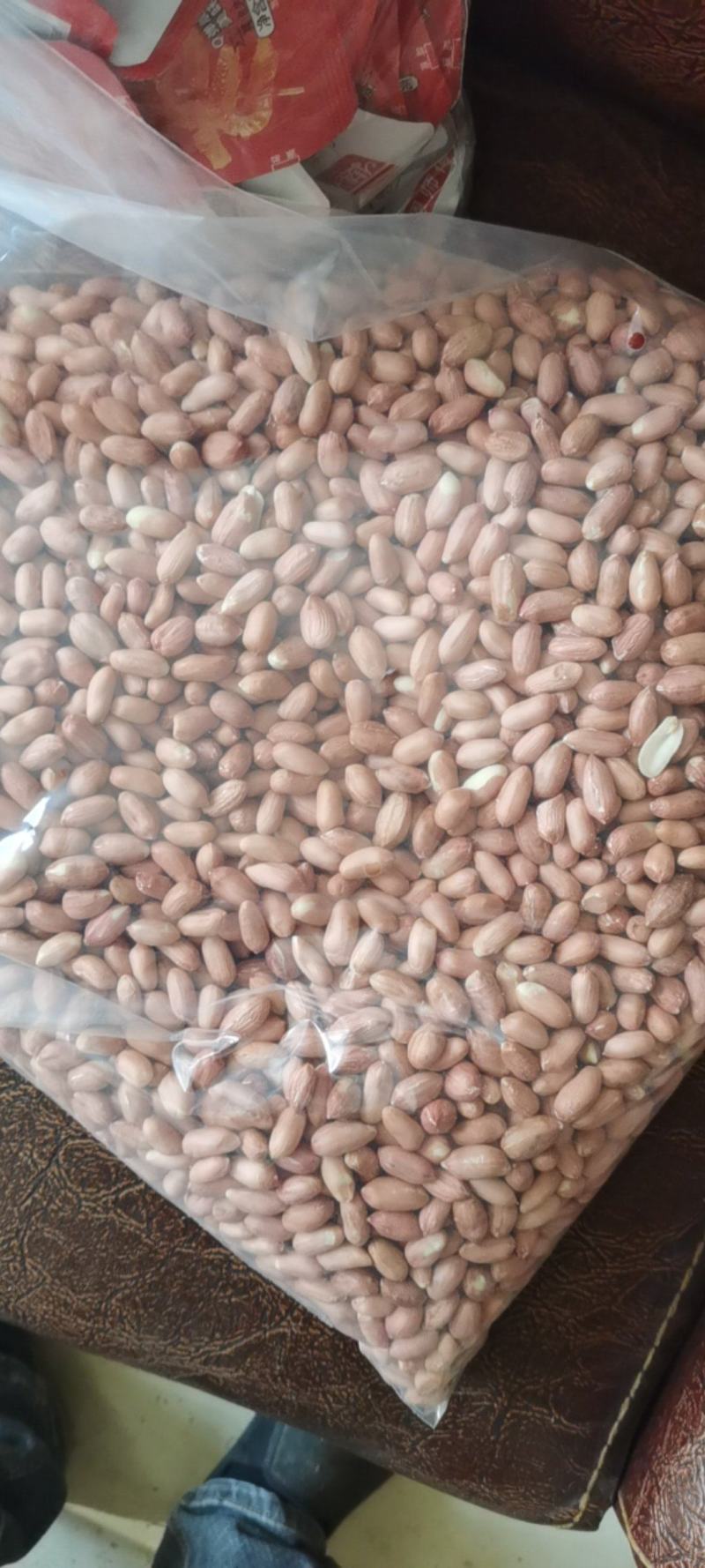 手选花生米粒粒饱满