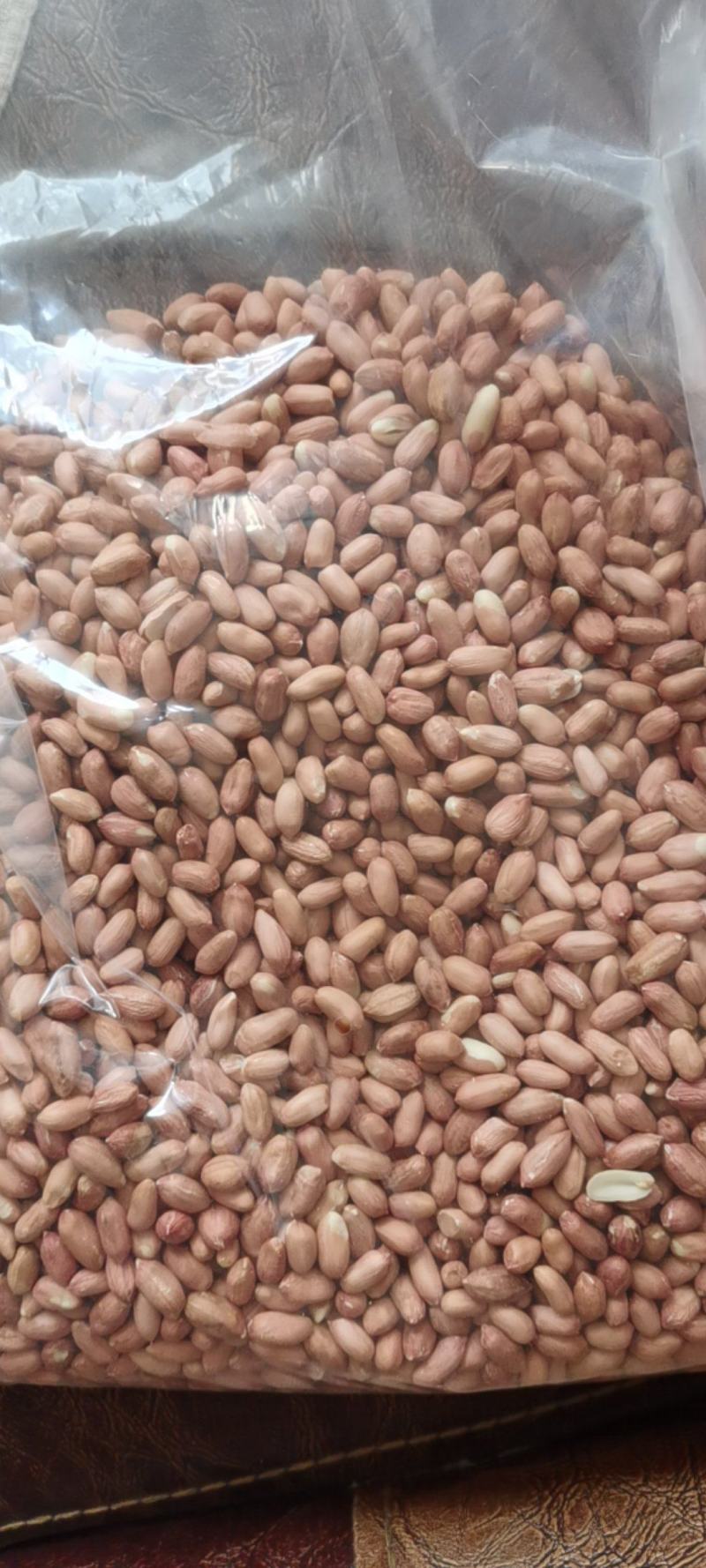 手选花生米粒粒饱满