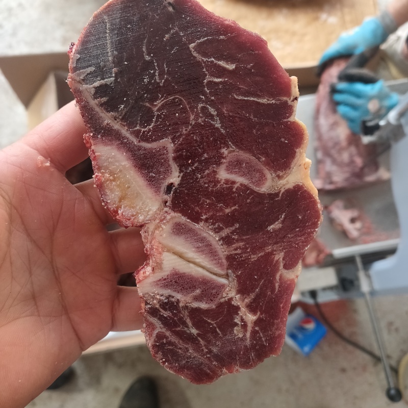 现货谷饲满肉牛脖骨，肉多骨香一手货源质量保证