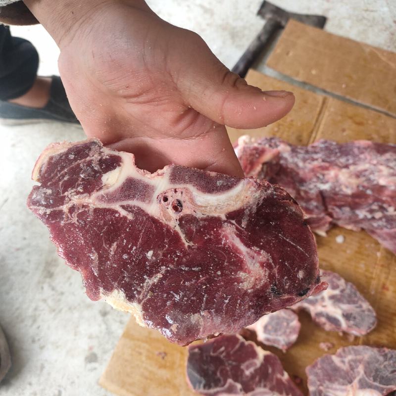 现货谷饲满肉牛脖骨，肉多骨香一手货源质量保证