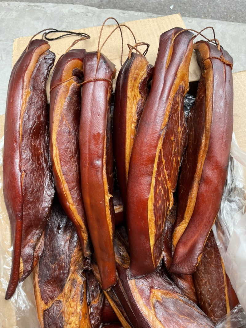 烟熏精品后腿腊肉（腊肉香肠源头工厂一手货源量大从优）