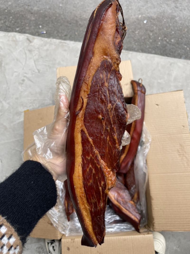 烟熏精品后腿腊肉（腊肉香肠源头工厂一手货源量大从优）