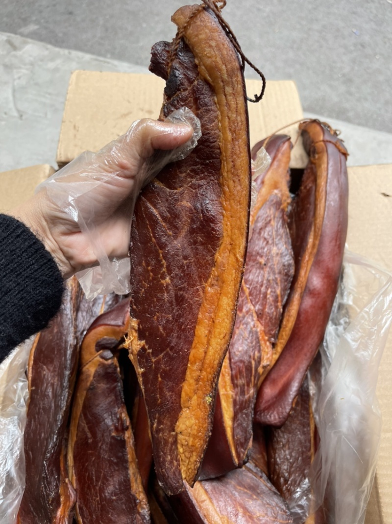 烟熏精品后腿腊肉（腊肉香肠源头工厂一手货源量大从优）