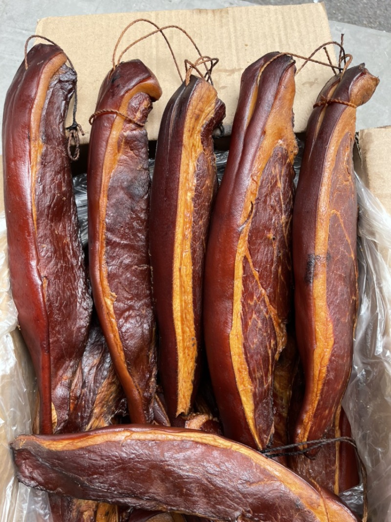 烟熏精品后腿腊肉（腊肉香肠源头工厂一手货源量大从优）