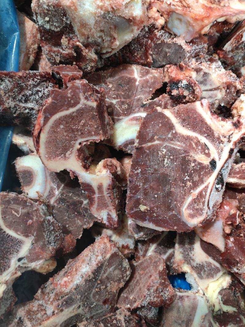 满肉牛脖骨，牛脖骨肉骨头，加肉牛骨，牛骨头