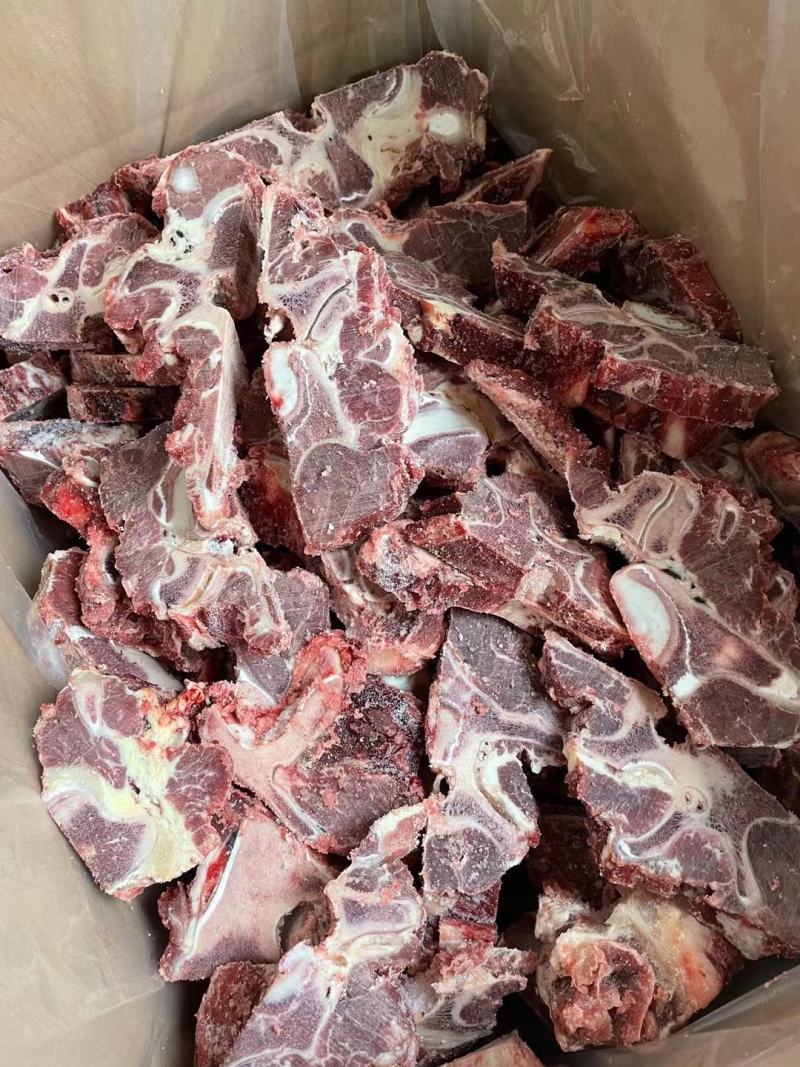 满肉牛脖骨，牛脖骨肉骨头，加肉牛骨，牛骨头