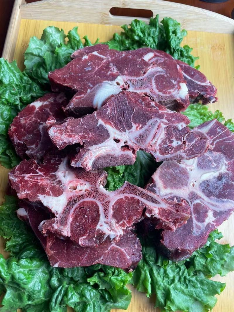 满肉牛脖骨，牛脖骨肉骨头，加肉牛骨，牛骨头
