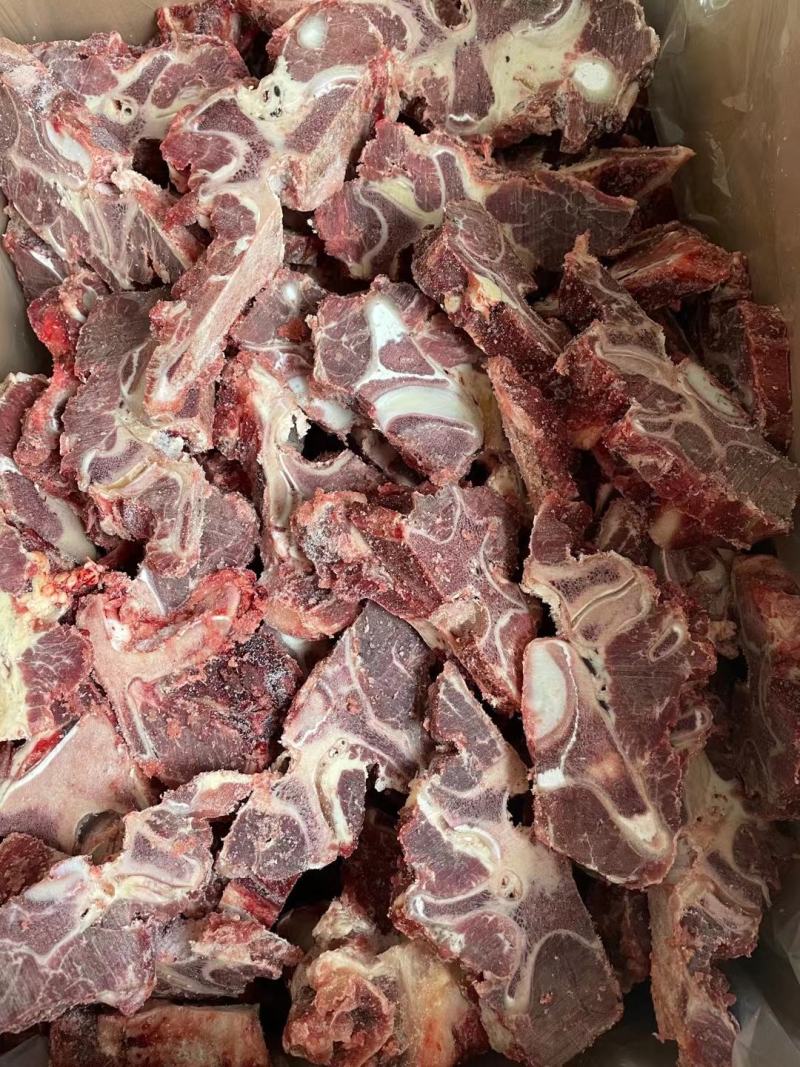 满肉牛脖骨，牛脖骨肉骨头，加肉牛骨，牛骨头