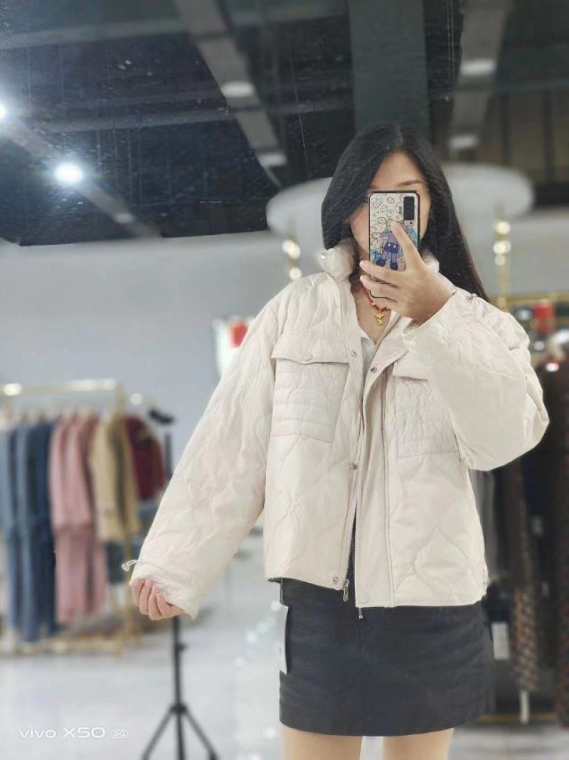 商场收回来的精品羽绒服