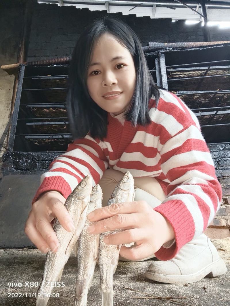 选子鱼，刁子鱼，选子鱼。祁东选子鱼。传统方法烘干非常好吃