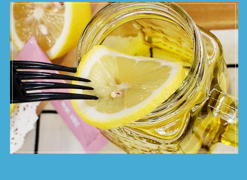 柠檬切片与温水搭配