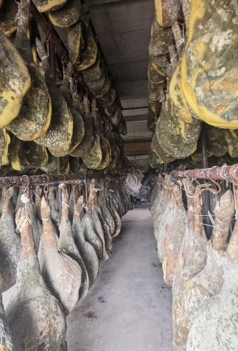 云南宣威农户手工腌制自然发酵宣威火腿