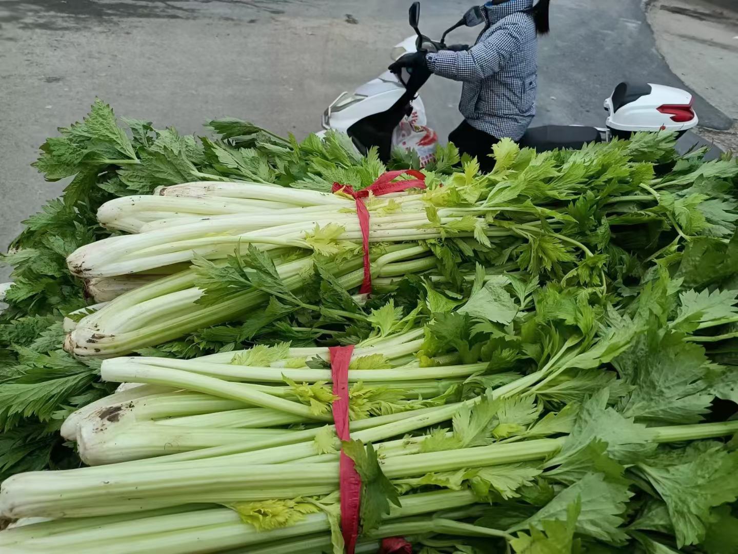 低血压人群正在准备健康食材