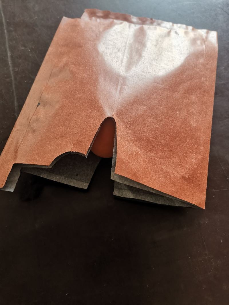 15x18双层外红内黑疏水高光复合纸加白蜡绵纸桃子套袋。