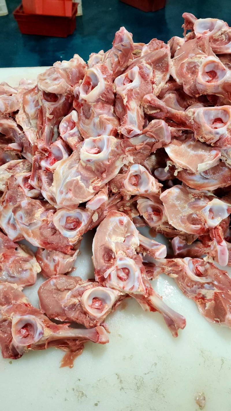 精品血清犊牛，乳牛胯骨，带肉率高价格便宜。