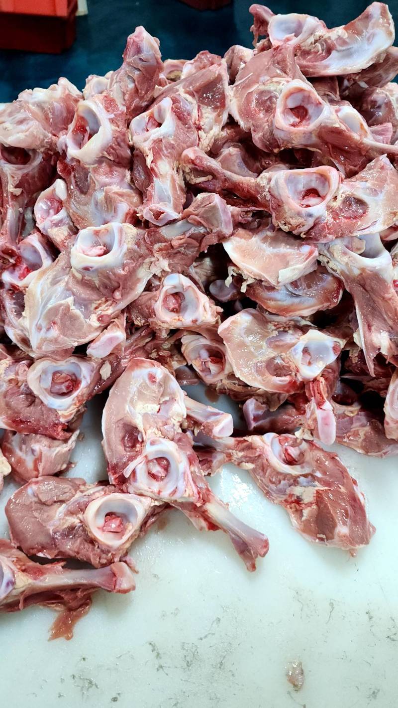 精品血清犊牛，乳牛胯骨，带肉率高价格便宜。