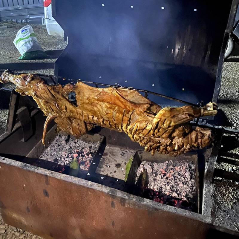 精品烤全牛，一个大约30斤左右。价格便宜，特色市场。