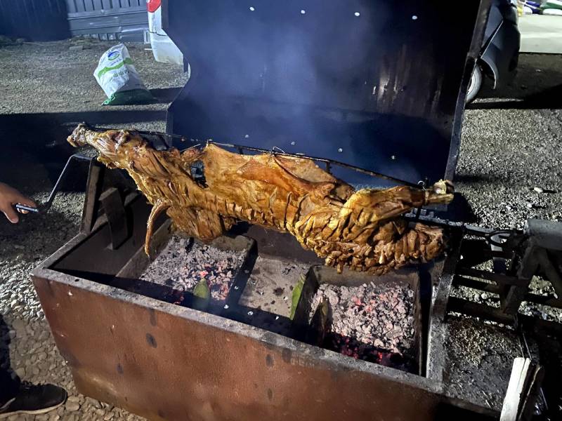 精品烤全牛，一个大约30斤左右。价格便宜，特色市场。
