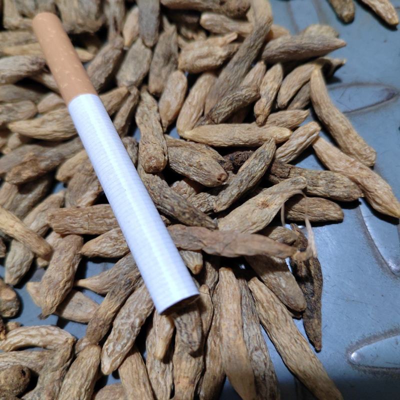 麦冬大粒，陈货麦冬，黑麦冬，麦冬货源充足价格便宜欢迎联系