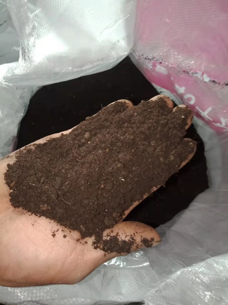 发酵纯鸽子粪，另有添加烟末腐值酸一起发酵的