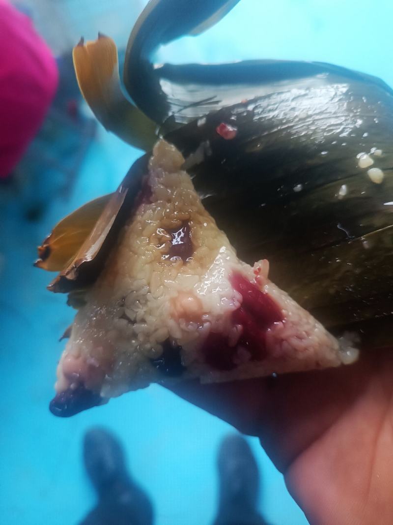 粽子马踏湖芦苇粽手工制作