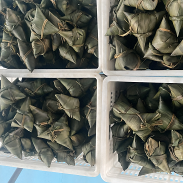 纯手工无添加，芦苇叶粽子。传统美食，舌尖上的味道。