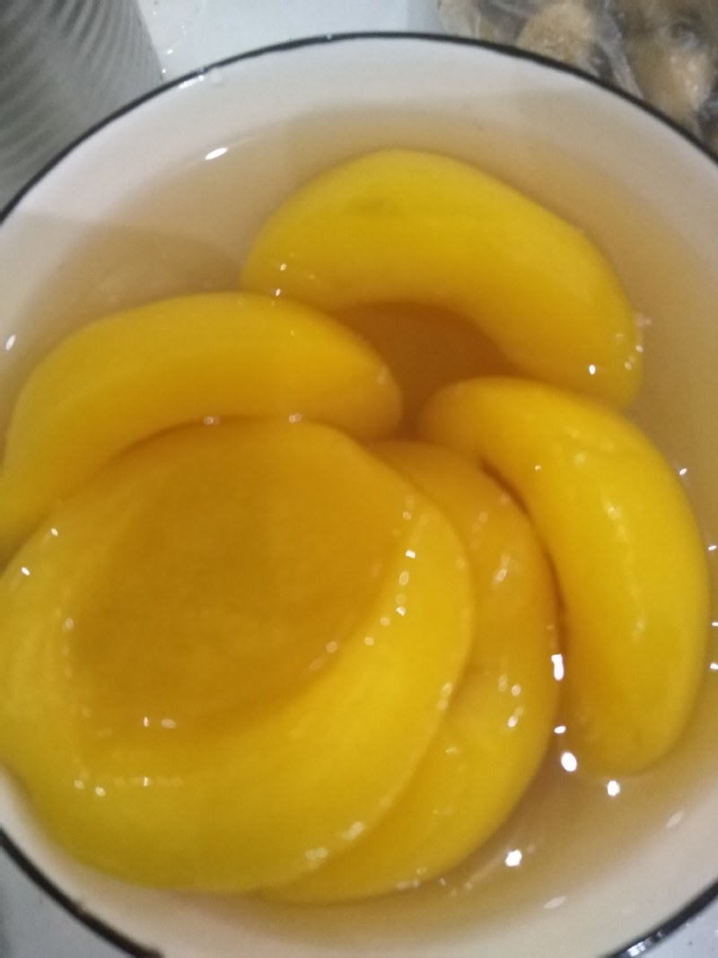 砀山黄桃罐头，品种齐全，大量出售，有要的联系，