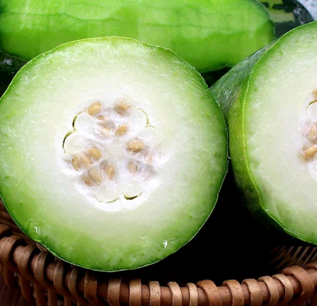 白皮冬瓜剖面展示仁与皮