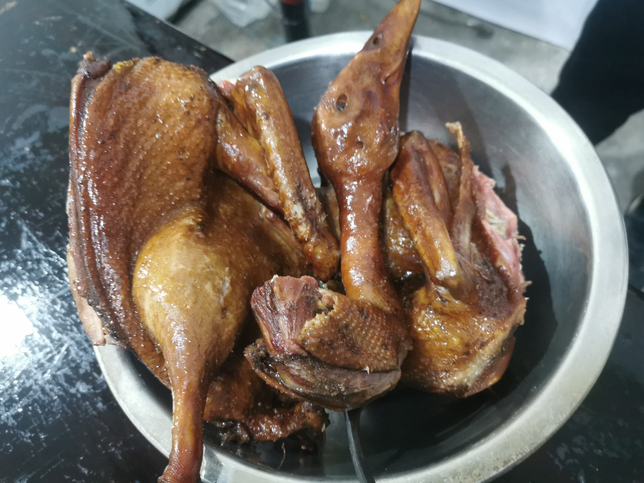 展示盛在碗中的萝卜炖鸭汤,色泽金黄,香气四溢 萝卜炖鸭成品图