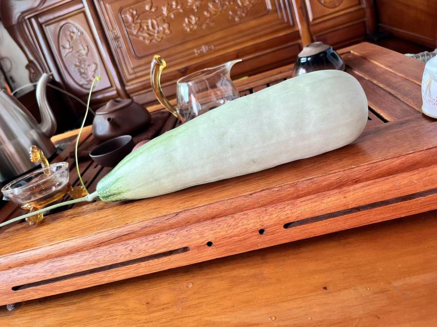 羊角蜜甜瓜凉拌菜成品图