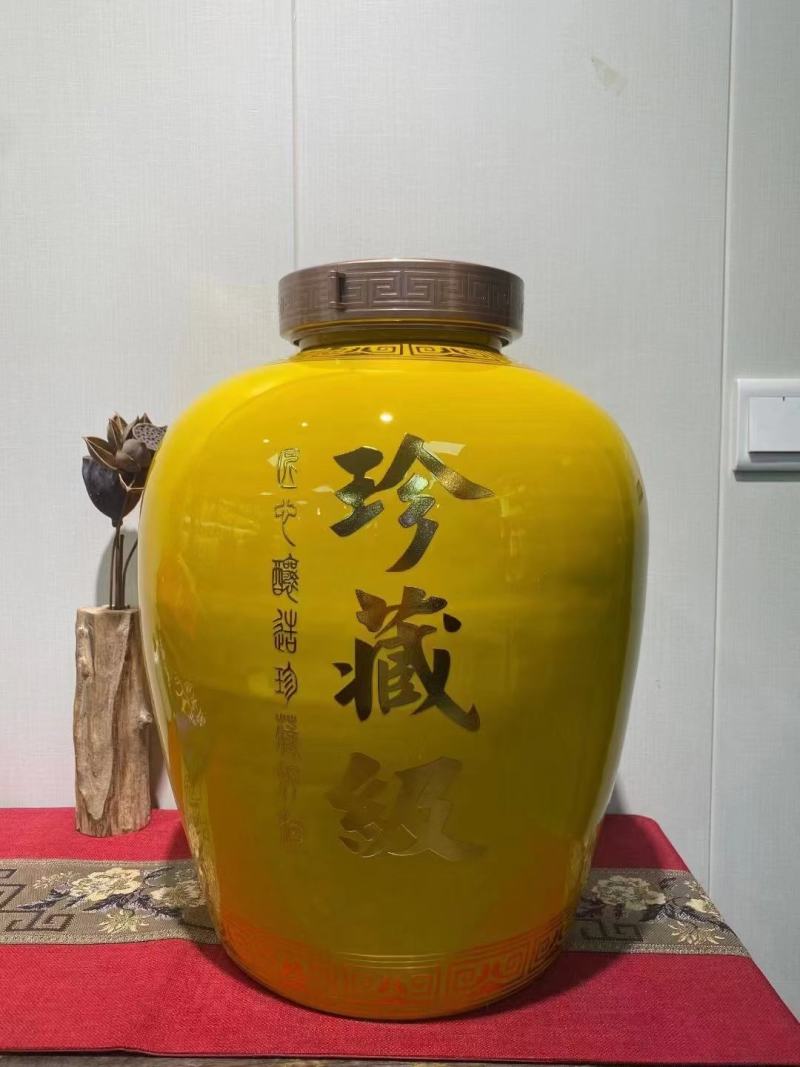 珍藏封坛酒、酱香型老酒封坛、纯粮食酱香型。年份酒。收藏酒