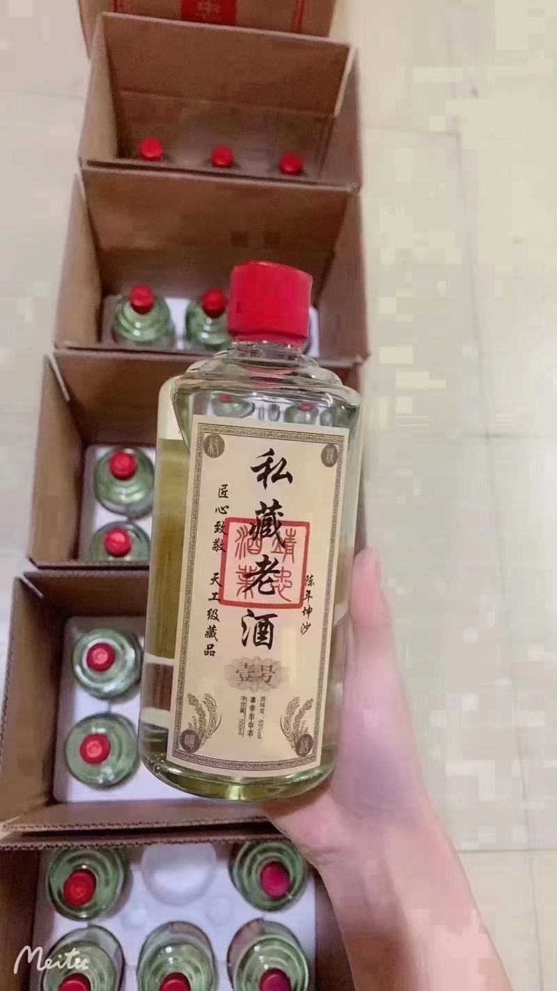 光瓶酒、纯粮食酿造、好酱香看得见、匠心手造大师酿。